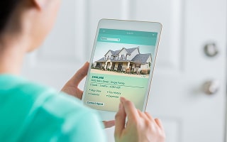 How Should Sellers Price Their Homes to Attract Buyers While Maximizing Value in Michigan?